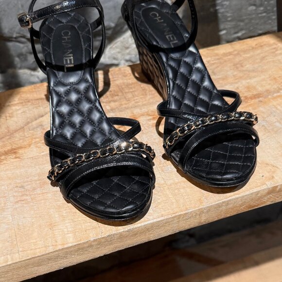 Chanel Black Crumpled Leather Chain Accent Quilted Wedge Sandals - Picture 3 of 14